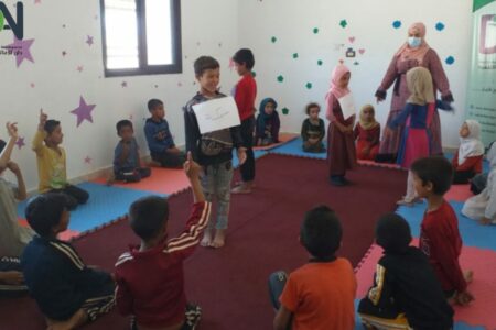 “دان” تواصل تقديم خدمات الدعم النفسي لأطفال مخيم محيميدة بريف دير الزور